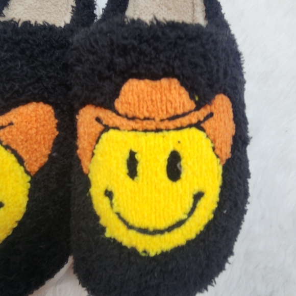 FADIVO Emoji Slippers - Picture 3 of 10